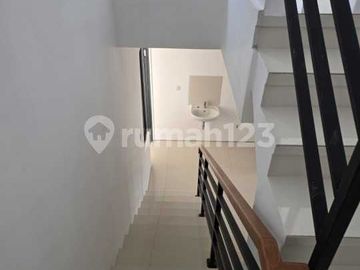 Rumah 2 Lantai Pondok Tjandra Waru Sidoarjo - Rm174apd
