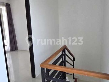 Rumah 2 Lantai Pondok Tjandra Waru Sidoarjo - Rm174apd
