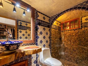 HERMOSA CASA EN CACALOMACAN