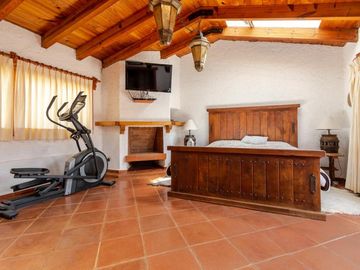HERMOSA CASA EN CACALOMACAN
