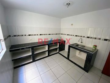 Vive en éste Exclusivo Departamento de 137.50m2 en 2do piso frente al Parque La Amistad.

Ubicado en Jirón Las Caléndulas cuadra 5 de Urbanización L