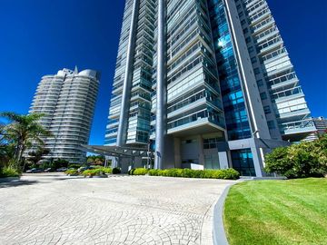 Miami Boulevar 2 dormitorios 2 baños garage Punta del Este  Venta