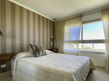 Miami Boulevar 2 dormitorios 2 baños garage Punta del Este  Venta