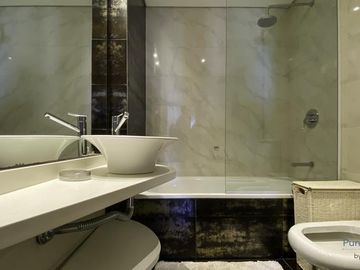 Miami Boulevar 2 dormitorios 2 baños garage Punta del Este  Venta