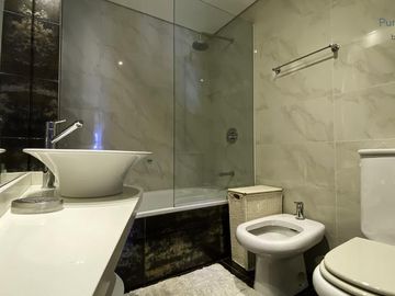 Miami Boulevar 2 dormitorios 2 baños garage Punta del Este  Venta