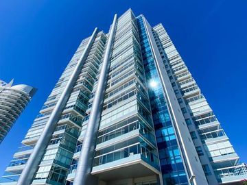 Miami Boulevar 2 dormitorios 2 baños garage Punta del Este  Venta