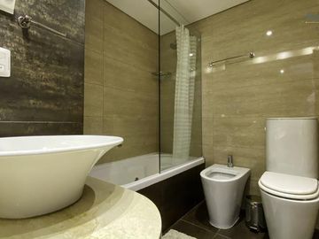 Miami Boulevar 2 dormitorios 2 baños garage Punta del Este  Venta
