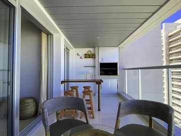 Miami Boulevar 2 dormitorios 2 baños garage Punta del Este  Venta