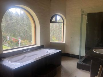 RESIDENTIAL COMPLEX JAHUAPACHA: Se Vende Apartamento en la Montaña y Frente al río en Cotacachi