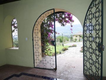 RESIDENTIAL COMPLEX JAHUAPACHA: Se Vende Apartamento en la Montaña y Frente al río en Cotacachi