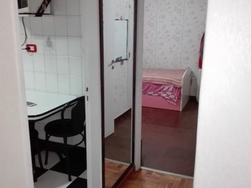 AMPLIO DPTO DE 3 AMB. AL FRENTE CON PATIO Y DOS BAÑOS