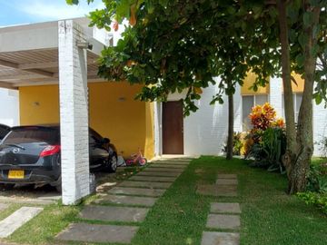 casa en venta en hacienda el castillo. Cod V16587
