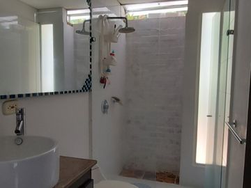 casa en venta en hacienda el castillo. Cod V16587