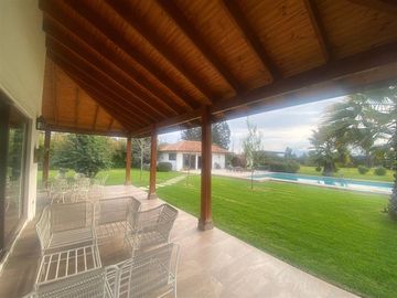 AP213 Trebulco 5D 6B 615 m2 en 7237 m2 Piscina, tuba y sauna