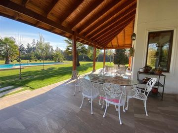 AP213 Trebulco 5D 6B 615 m2 en 7237 m2 Piscina, tuba y sauna