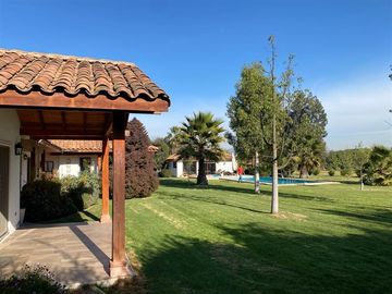 AP213 Trebulco 5D 6B 615 m2 en 7237 m2 Piscina, tuba y sauna