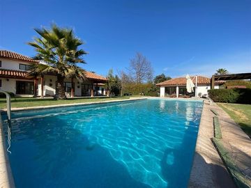AP213 Trebulco 5D 6B 615 m2 en 7237 m2 Piscina, tuba y sauna