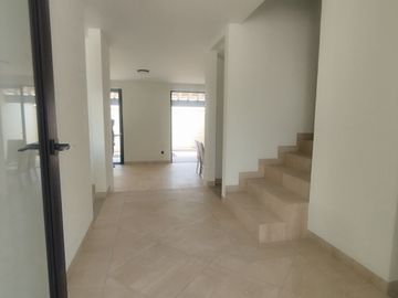 Se Vende Casa en Mayorazgo Residencial, 3 Niveles,  4 Recamaras, 5 Baños..