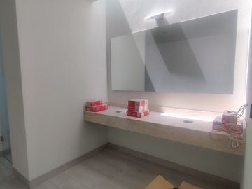 Se Vende Casa en Mayorazgo Residencial, 3 Niveles,  4 Recamaras, 5 Baños..