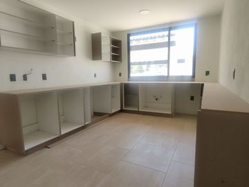 Se Vende Casa en Mayorazgo Residencial, 3 Niveles,  4 Recamaras, 5 Baños..