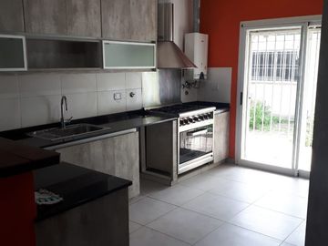 Casa PH en venta en Moron Sur