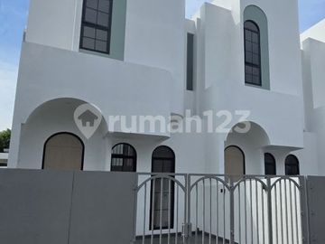 Rumah Hook Bangunan Baru 2 Lantai+Mezzanine Little Santorini Citra Garden 2