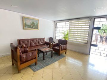 casa en venta en las mercedes. Cod V342