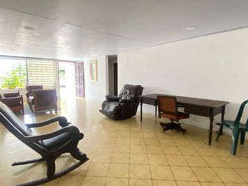 casa en venta en las mercedes. Cod V342