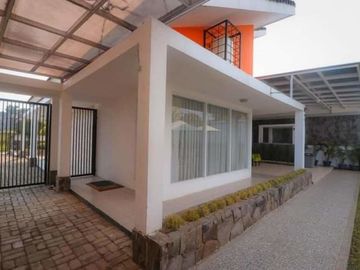 Rumah Villa cantik cihanjuang parongpong bandung barat
