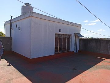 Casa para 2 Familias en venta en Isidro Casanova