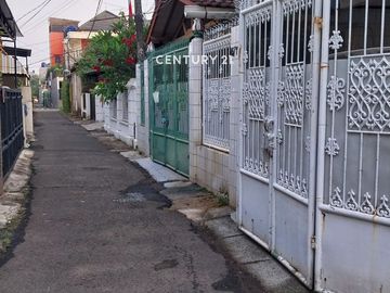 Rumah 2 Lantai Lokasi Strategis Di Pondok Kelapa S8337