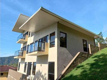 Oportunidad! Se Vende Moderna Casa en Altos del Maria