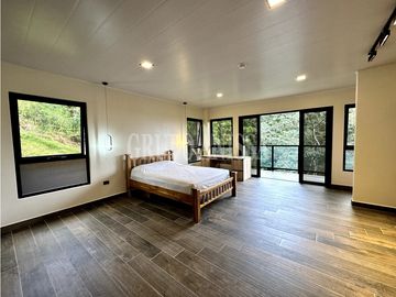 Oportunidad! Se Vende Moderna Casa en Altos del Maria