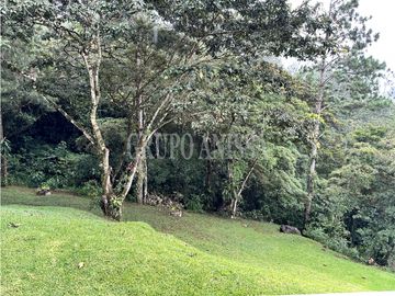 Oportunidad! Se Vende Moderna Casa en Altos del Maria