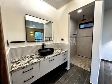 Oportunidad! Se Vende Moderna Casa en Altos del Maria