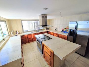 VENTA CASA CON ALBERCA EN FRACC. TANGAMANGA