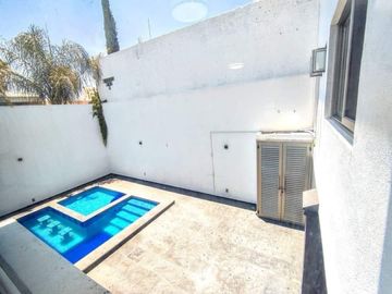 VENTA CASA CON ALBERCA EN FRACC. TANGAMANGA