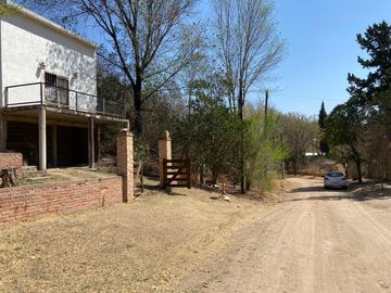 CASA TIPO LOFT EN BIALET MASSE CON PATIO Y COCHERAS