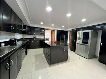 Venta de Casa Lujosa en El Poblado