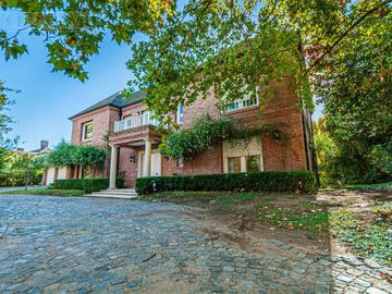 Casa en venta en Martindale C.C sobre cancha de polo. Amenities. Pilar