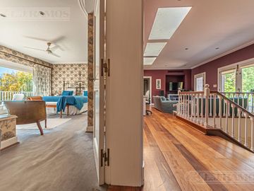 Casa en venta en Martindale C.C sobre cancha de polo. Amenities. Pilar
