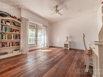 Casa en venta en Martindale C.C sobre cancha de polo. Amenities. Pilar