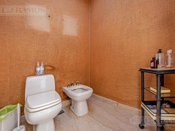 Casa en venta en Martindale C.C sobre cancha de polo. Amenities. Pilar