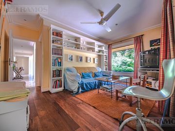 Casa en venta en Martindale C.C sobre cancha de polo. Amenities. Pilar