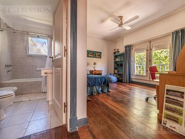 Casa en venta en Martindale C.C sobre cancha de polo. Amenities. Pilar