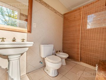 Casa en venta en Martindale C.C sobre cancha de polo. Amenities. Pilar
