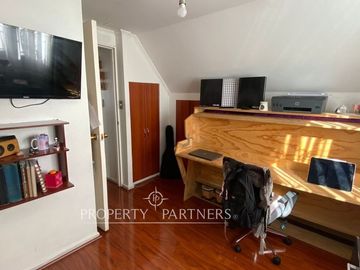Excelente Vivienda familiar, con departamento interior.