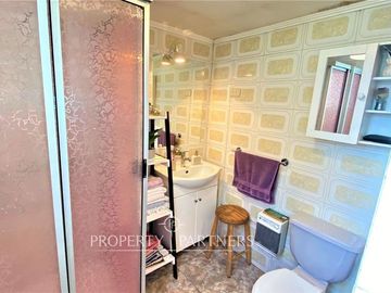 Excelente Vivienda familiar, con departamento interior.