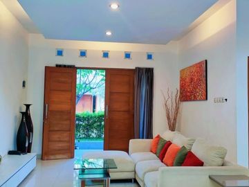 Rumah Modern Dalam Perumahan dekat JCM