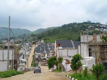 Rumah sejuk siang malam Bisa KPR dekat RS Cahaya Kawaluyaan dan Situ CIiburuy